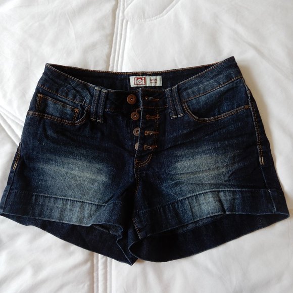L.E.I Tatum Brand High Waist Jeans Shorts in Size 3 Junior - Picture 1 of 8